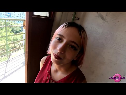❤️ 學生性感在內陸吸了一個陌生人 - 射在他臉上 ❌ 優質色情 在我們 ﹏
